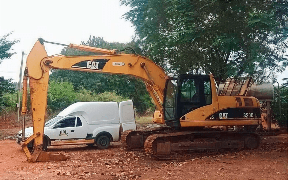 Atendimento externo com escavadeira e veículo GDL